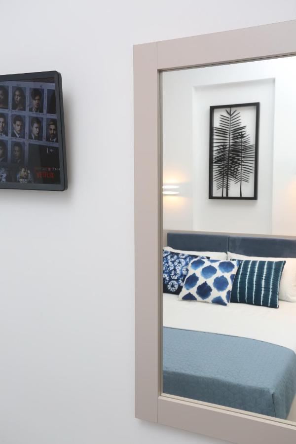 Apartment Blue Wave *